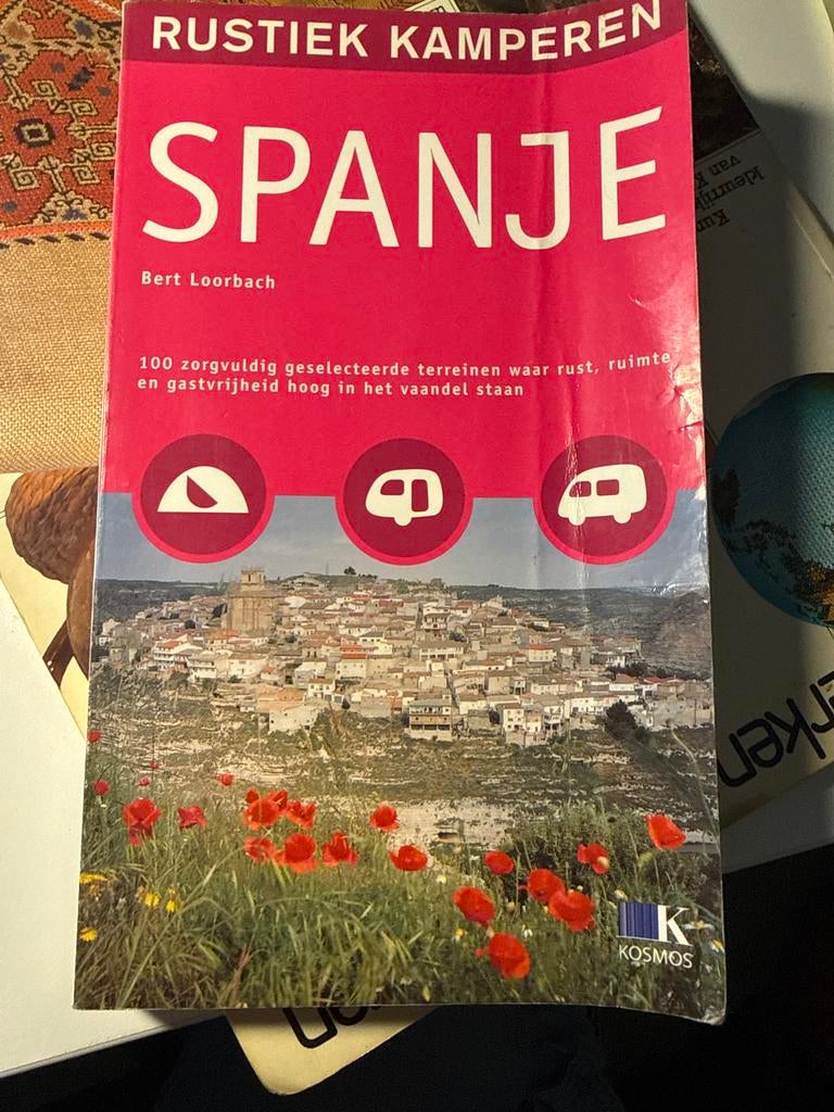 Rustiek Kamperen Spanje - Reisgids met 100 campings, Budget, Europa, Ophalen of Verzenden, Campinggids