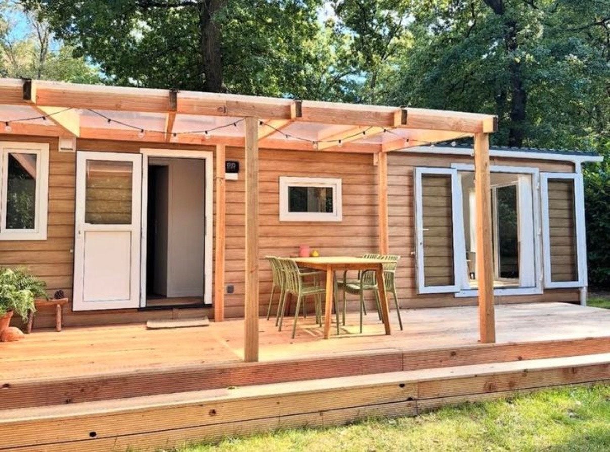 Te huur! Boshuisje aan de rand van het bos | Veluwezoom, In bos, 2 slaapkamers, Recreatiepark, Tuin