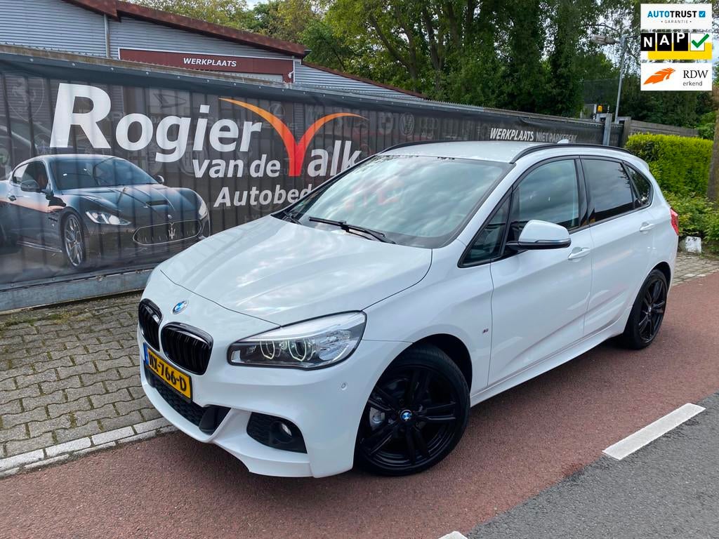 BMW 2-serie Active Tourer 218i AUTOMAAT Centennial Executive, Auto's, BMW, 1345 kg, 136 pk, Gebruikt, Euro 6