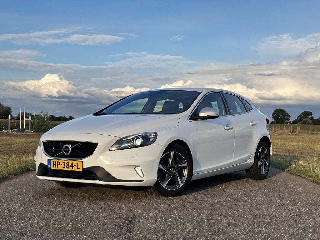 Volvo V40 2.0 D2 120PK 2015 R-Design Clima/NAP/Cruise/EURO6, Auto's, Volvo, Voorwielaandrijving, 4 cilinders, 1969 cc, Wit