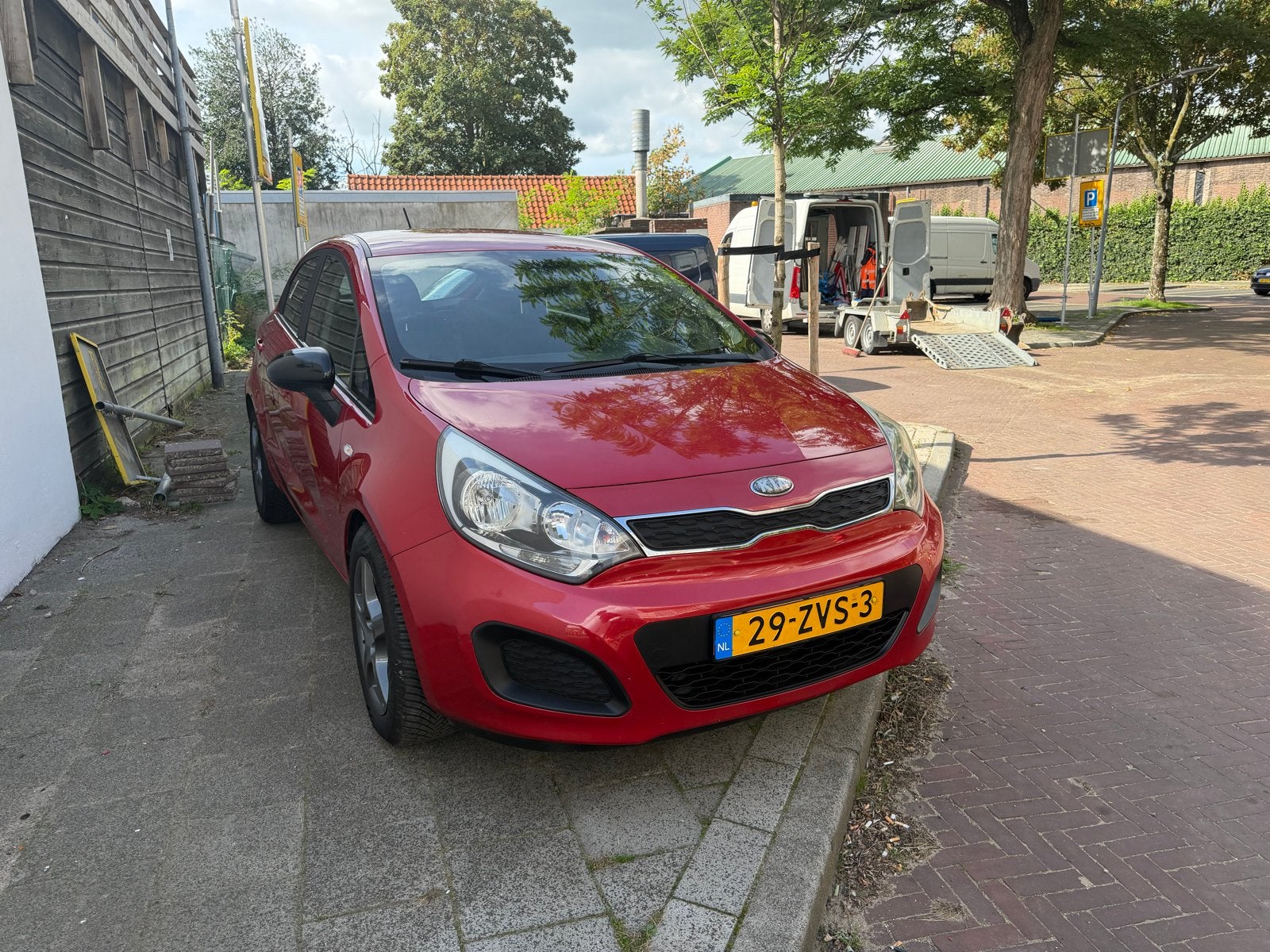 Kia Rio 1.2 I 5DRS 2013 Rood, 40 €/maand, Zwart, 4 cilinders, Origineel Nederlands