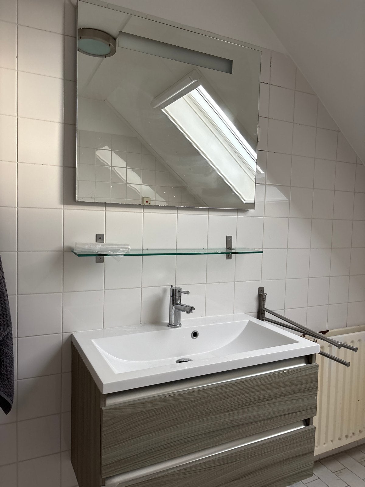 Badkamermeubel met kraan en spiegel - Vandaag/morgen ophalen, Huis en Inrichting, Badkamer | Badkamermeubels, Gebruikt, Minder dan 100 cm
