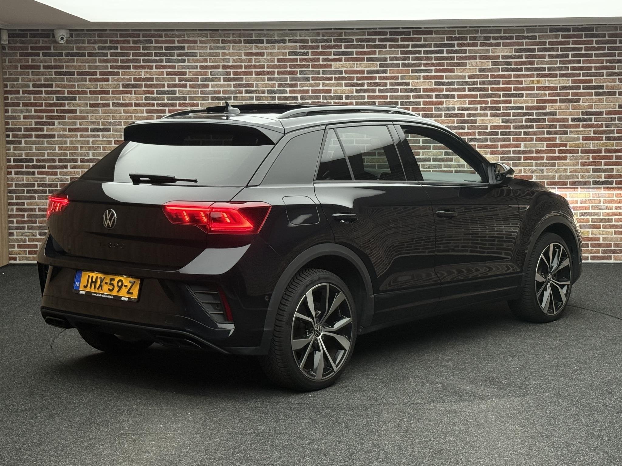 Volkswagen T-Roc 1.5 TSI R-Line Edition, Dealer onderhouden, Stof, 4 cilinders, 150 pk