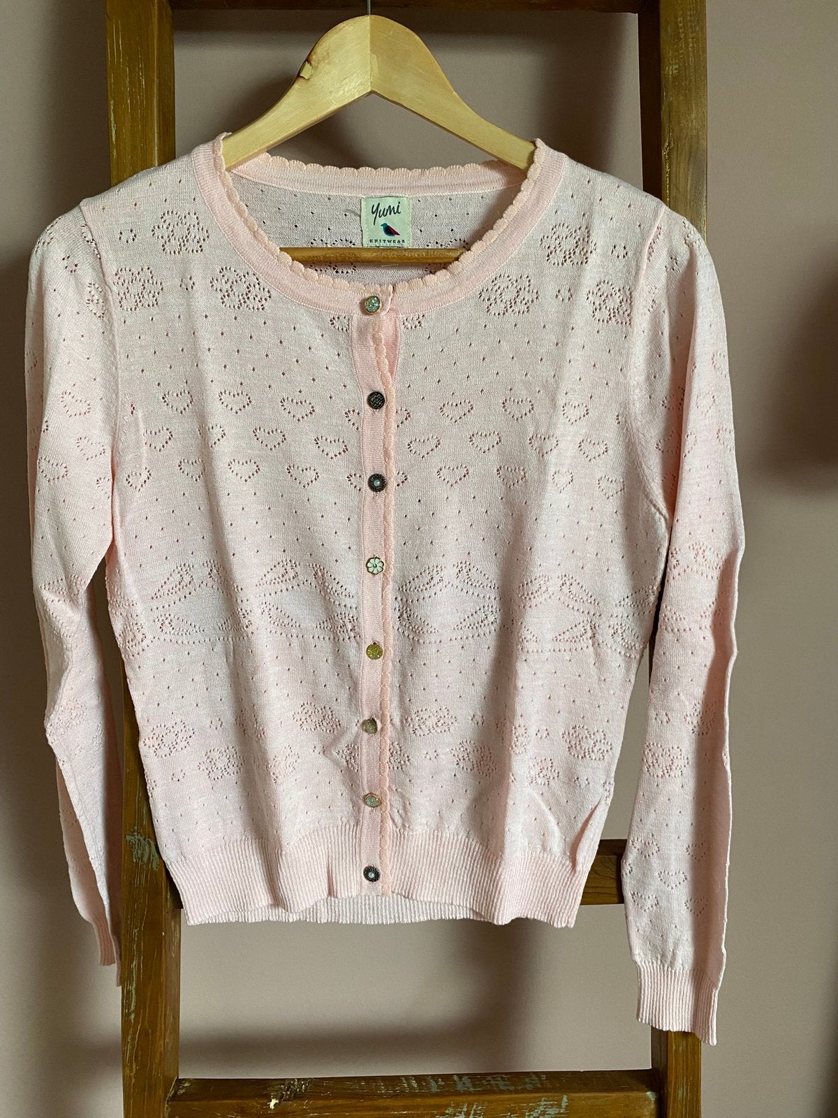 Zalmroze ajourvestje maat 38 ( yumi), Kleding | Dames, Truien en Vesten, Ophalen of Verzenden, Zo goed als nieuw, Maat 38/40 (M)