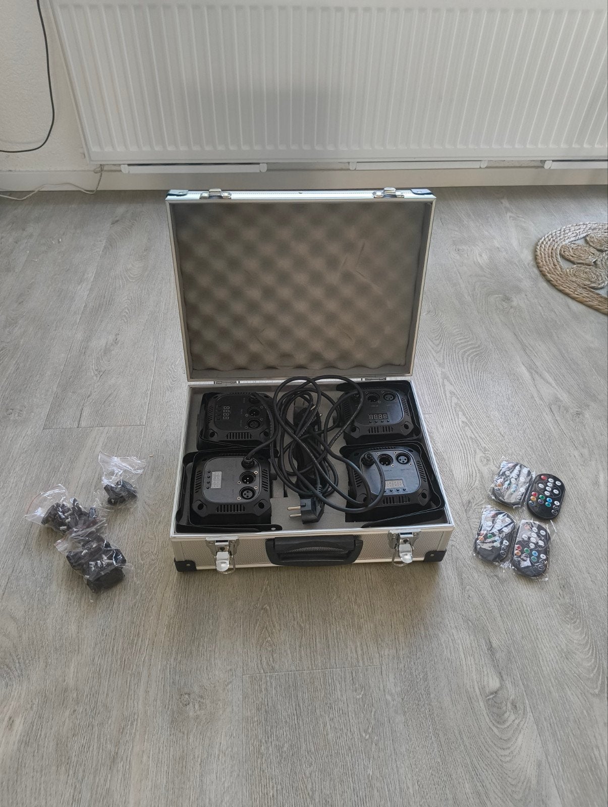 Complete set van 4 LED Parren RGBW + Koffer NIEUW!, Muziek en Instrumenten, Licht en Laser, Ophalen of Verzenden, Zo goed als nieuw