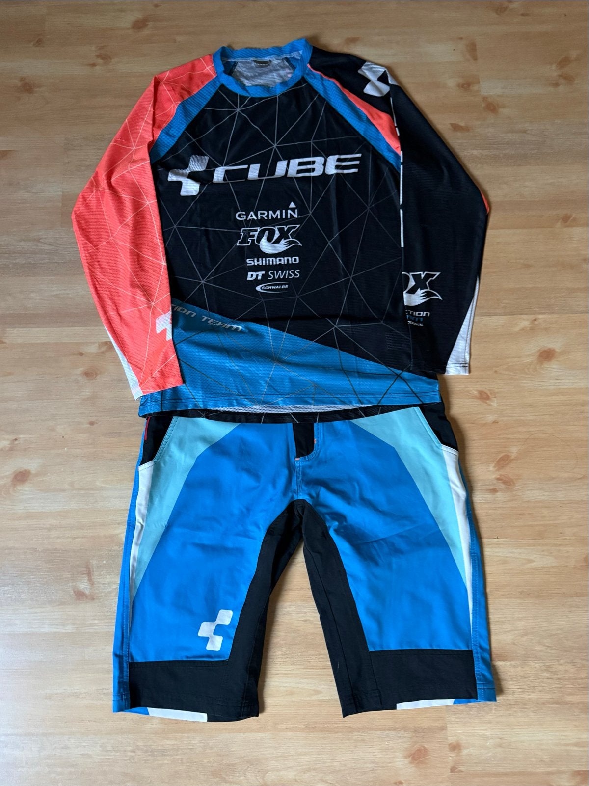 Cube Action Team MTB shirt en broek set - Maat L, Maat 52/54 (L), Meerkleurig, Ophalen of Verzenden, Hardlopen of Fietsen