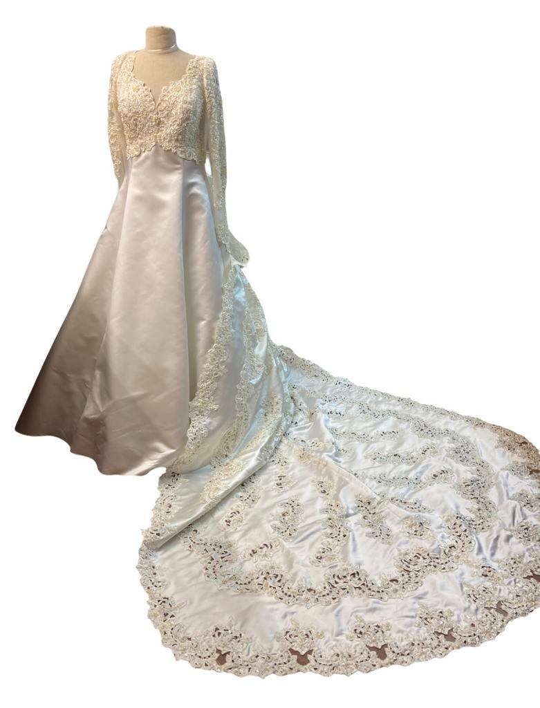 Elegante Trouwjurk met Lange Mouwen en Sleep, Ophalen, Trouwjurk, ., Wit