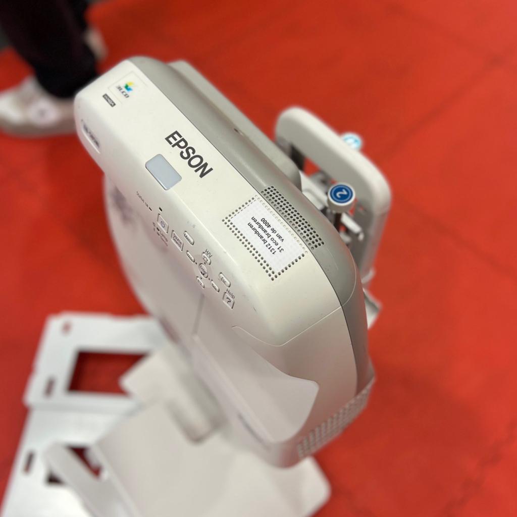Epson eb-585wi 3300 lumen korte afstand beamer, Flex Ltd., Zo goed als nieuw, https://flex.com/contact-us, Nobelstraat 10, 5807 GA Oostrum LB, Limburg, Nederland