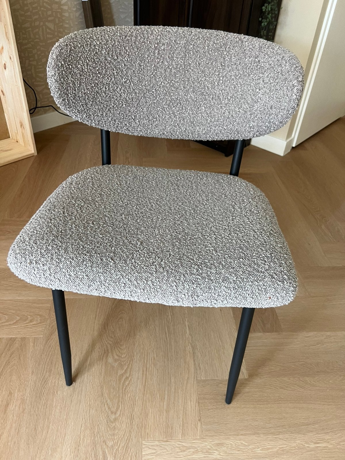 Eetkamerstoelen (4x) - Drena zand Kwantum, Huis en Inrichting, Stoelen, Ophalen, Zo goed als nieuw, Bouclé stof, Grijs