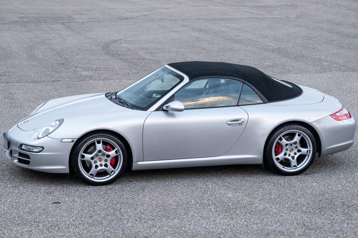 Porsche 911 Cabrio 3.8 Carrera S (bj 2005, automaat), Auto's, Automaat, Dealer onderhouden, Achterwielaandrijving, Gebruikt