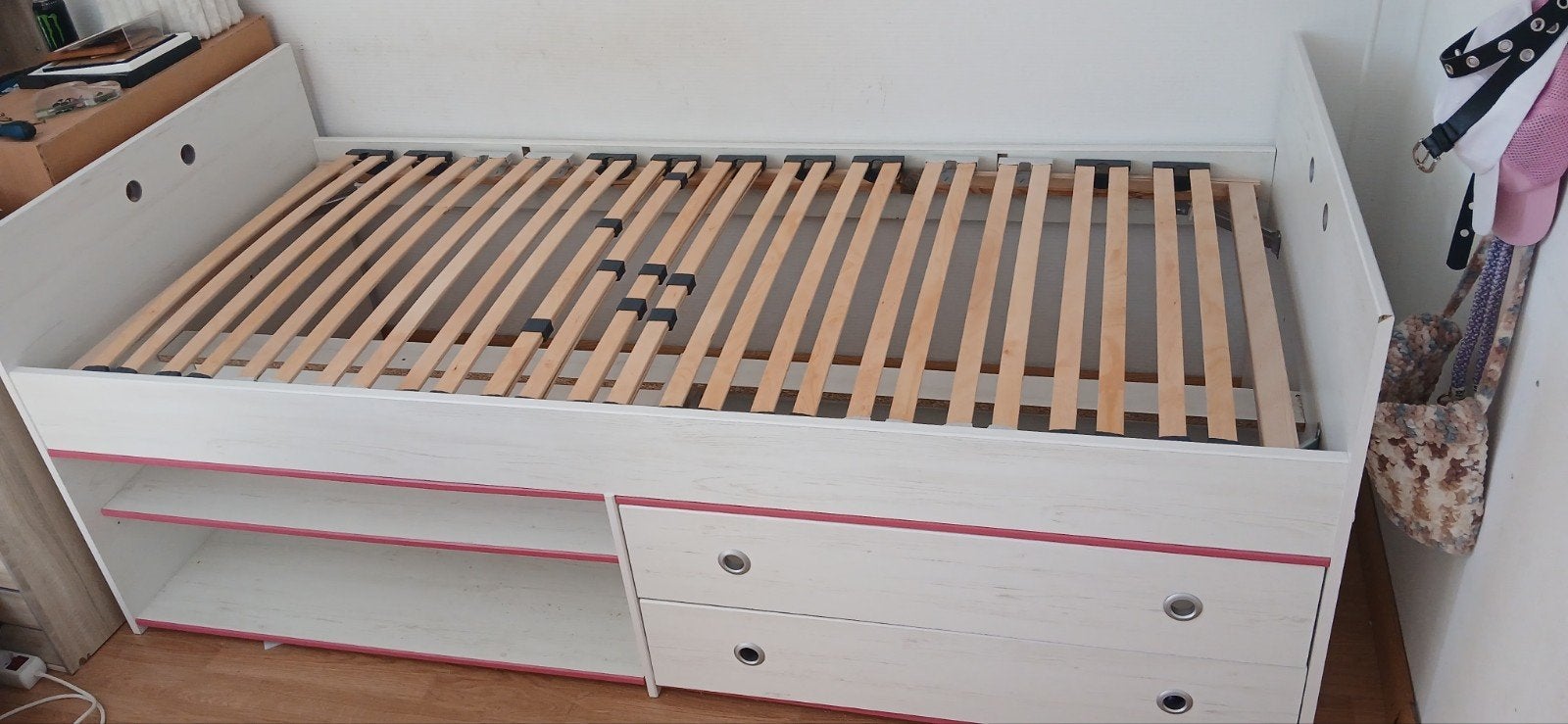 Een meisjes of jongens eenpersoonsbed, Huis en Inrichting, Slaapkamer | Bedden, Ophalen, Gebruikt, 90 cm, Eenpersoons
