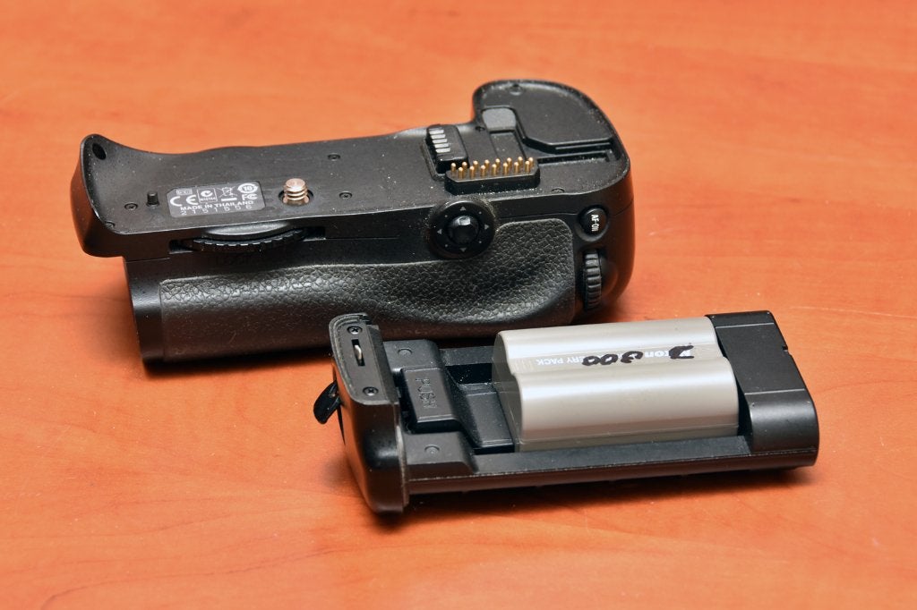 battery pack  NIKON MB-D10, Verzenden, Zo goed als nieuw