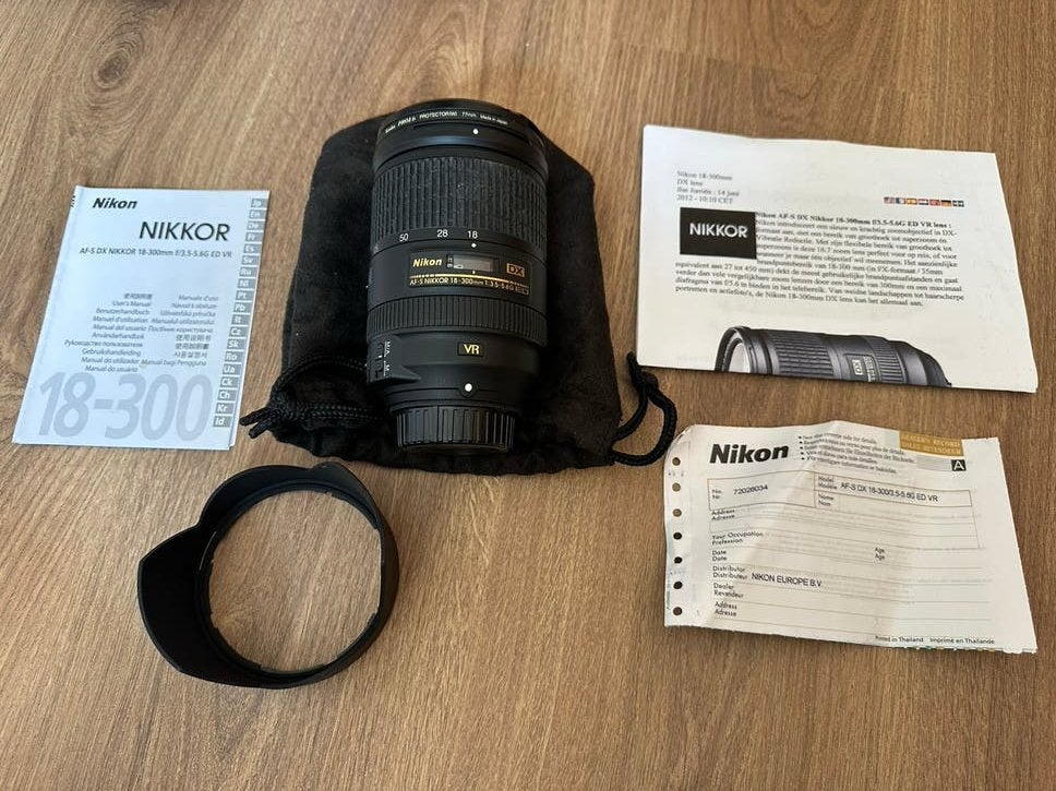 Nikon AF-S Nikkor 18-300 mm ED VR Lens, Audio, Tv en Foto, Fotografie | Lenzen en Objectieven, Ophalen of Verzenden, Zo goed als nieuw