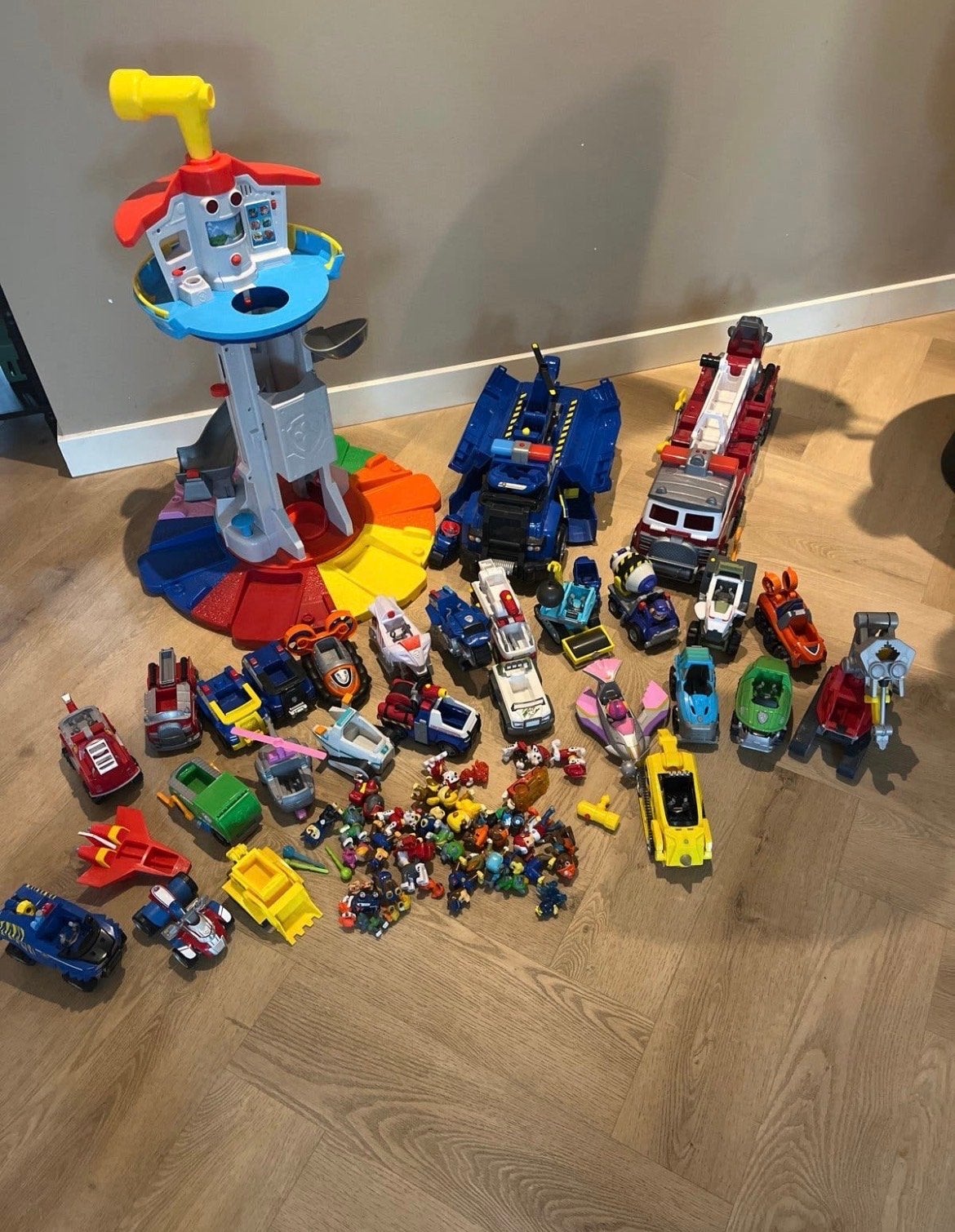 PAW Patrol MEGA pakket - Uitkijktoren + 25+ voertuigen, Ophalen, Gebruikt, Jongen of Meisje