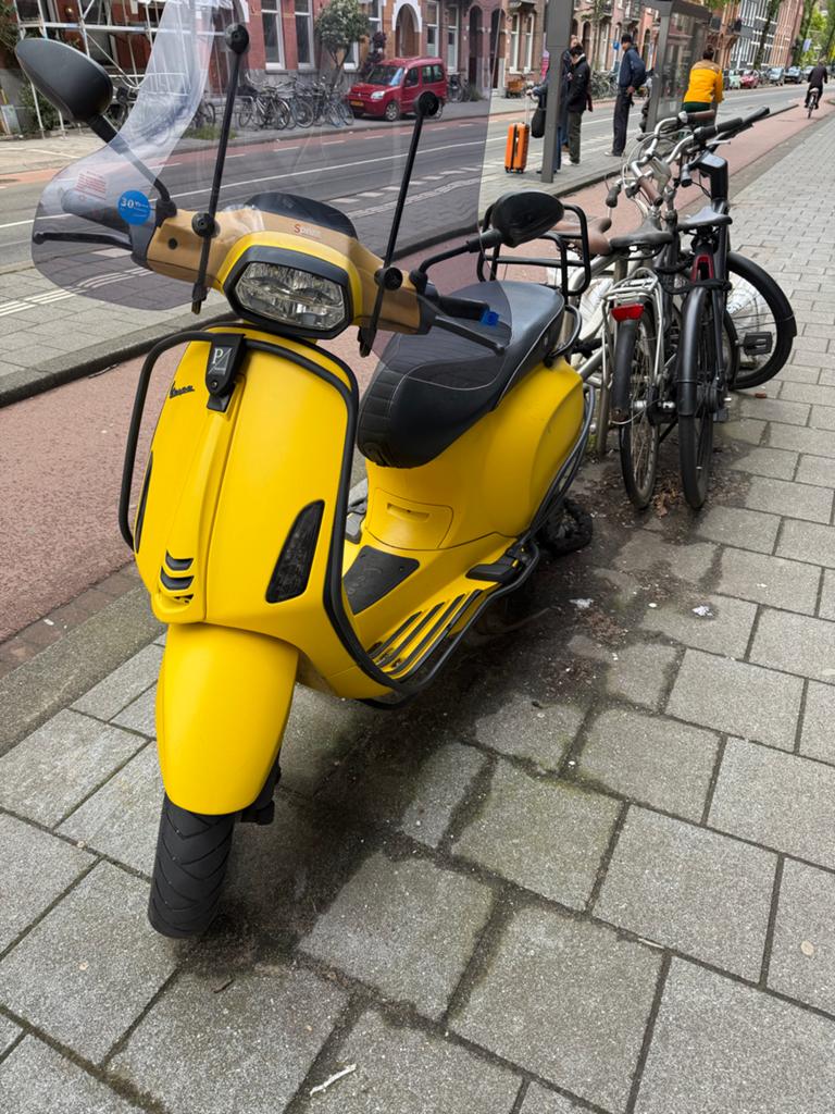 Gele Vespa Sprint uit 2018 met 12.500 km, Fietsen en Brommers, Scooters | Vespa, Ophalen, Gebruikt