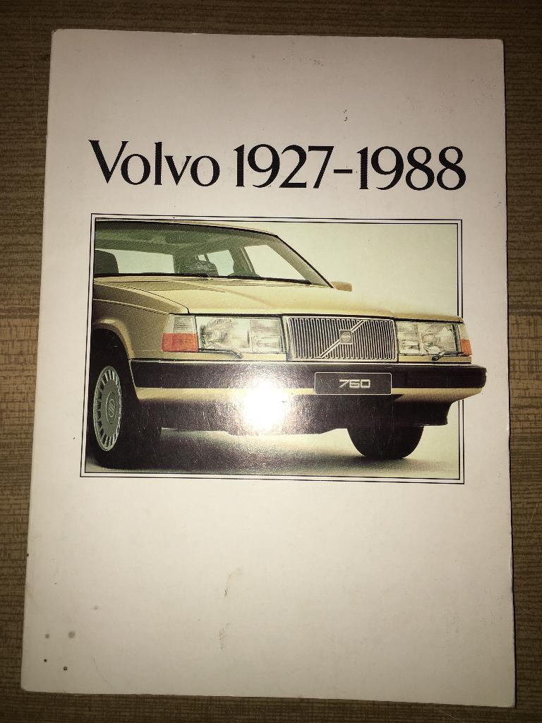Volvo 1927 - 1988 brochure / folder / boek Nederlands, Ophalen of Verzenden, Zo goed als nieuw, Volvo