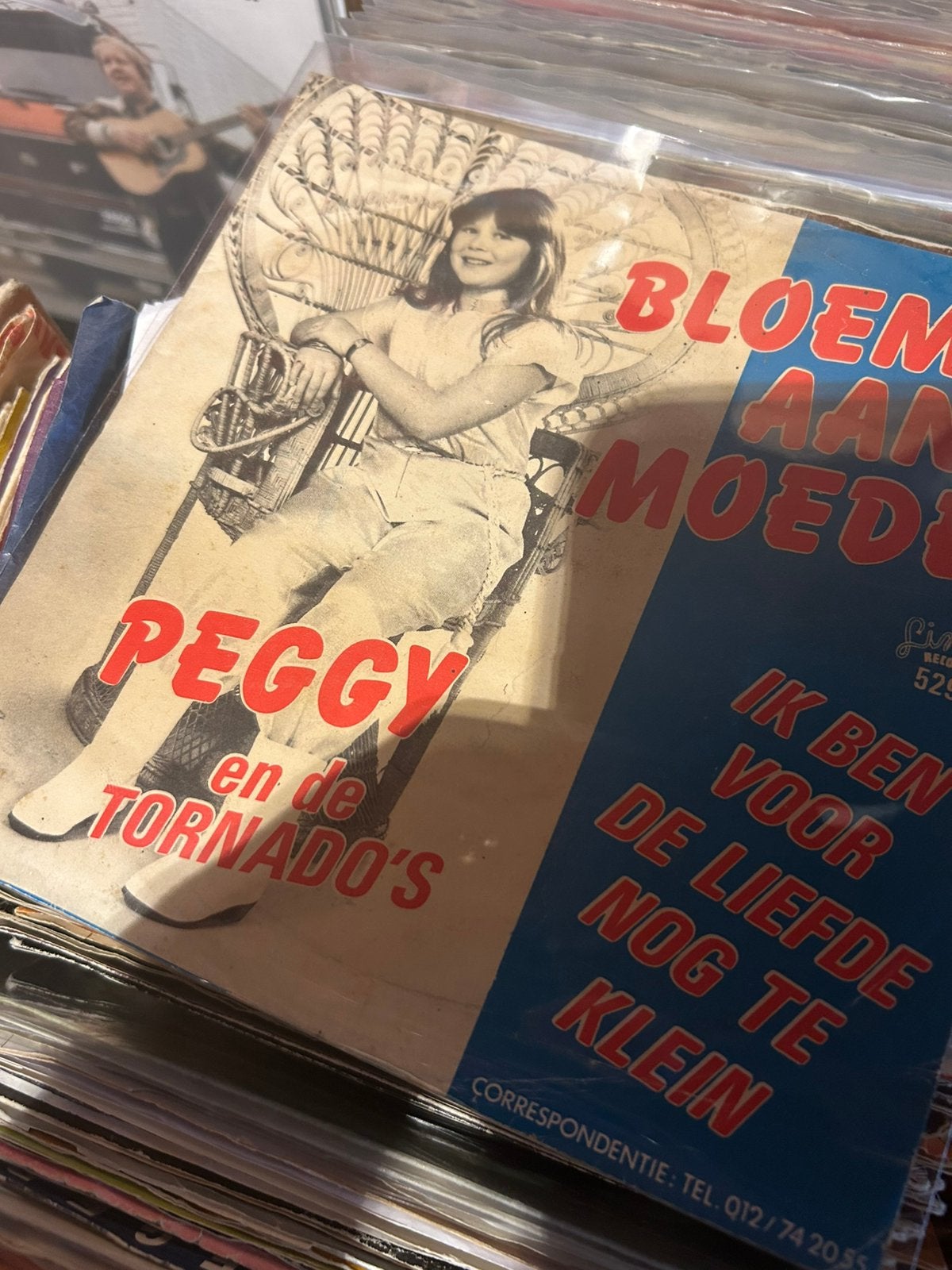 Peggy en de Tornado's - Bloemen aan Moeder / Ik ben te klein, Cd's en Dvd's, Vinyl Singles, Gebruikt, Nederlandstalig, Ophalen of Verzenden