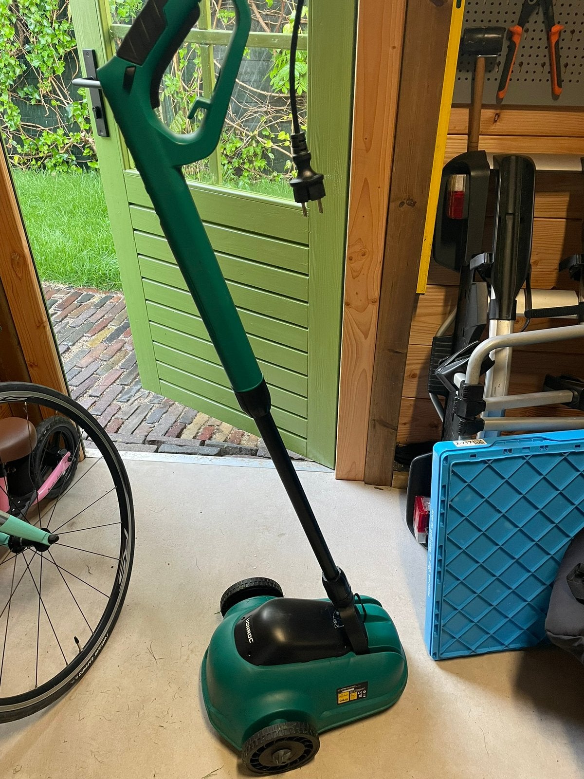 Gratis op te halen: grasmaaier Vonroc (mini), Tuin en Terras, Grasmaaiers, Ophalen, Zo goed als nieuw