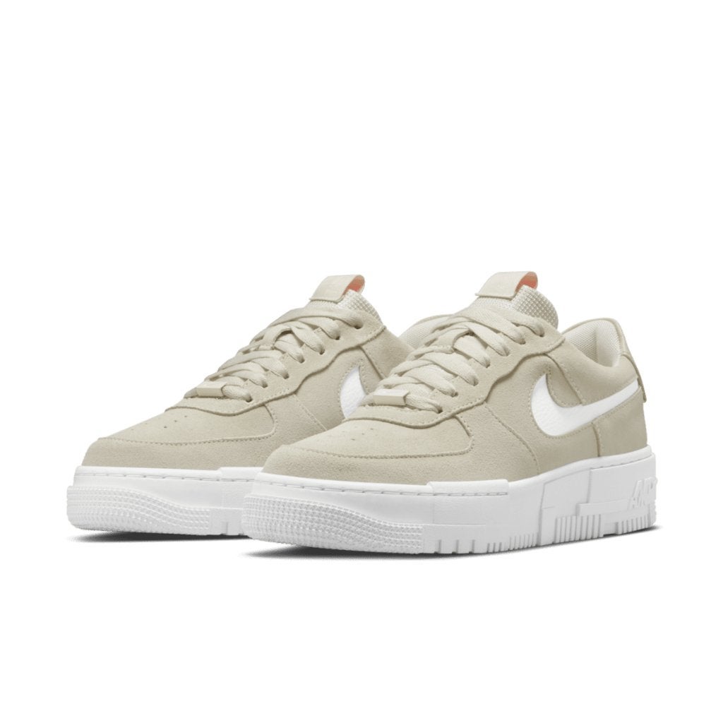 Nike Air Force 1 Low Pixel Olive Aura (zeldzaam), Wit, Ophalen of Verzenden, Sneakers of Gympen, Zo goed als nieuw