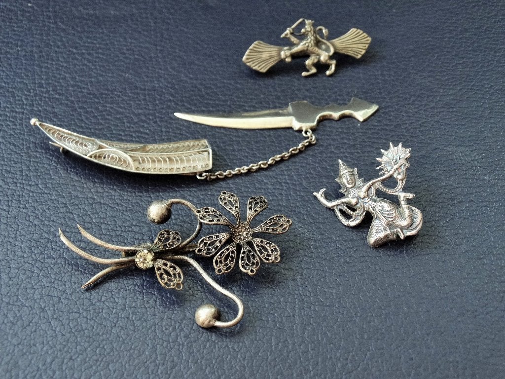 4 antieke zilveren broches: bloem, leeuw, danseres, dolk, Verzenden, Zilver, Broche