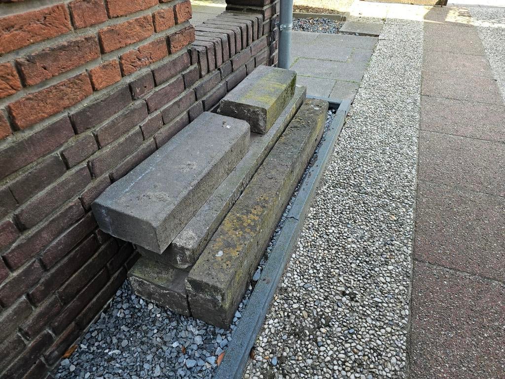 Gratis af te halen!! 3 complete beton bielzen en 2 delen., Tuin en Terras, Bielzen en Borders, Ophalen, Gebruikt, Biels, Minder dan 100 cm