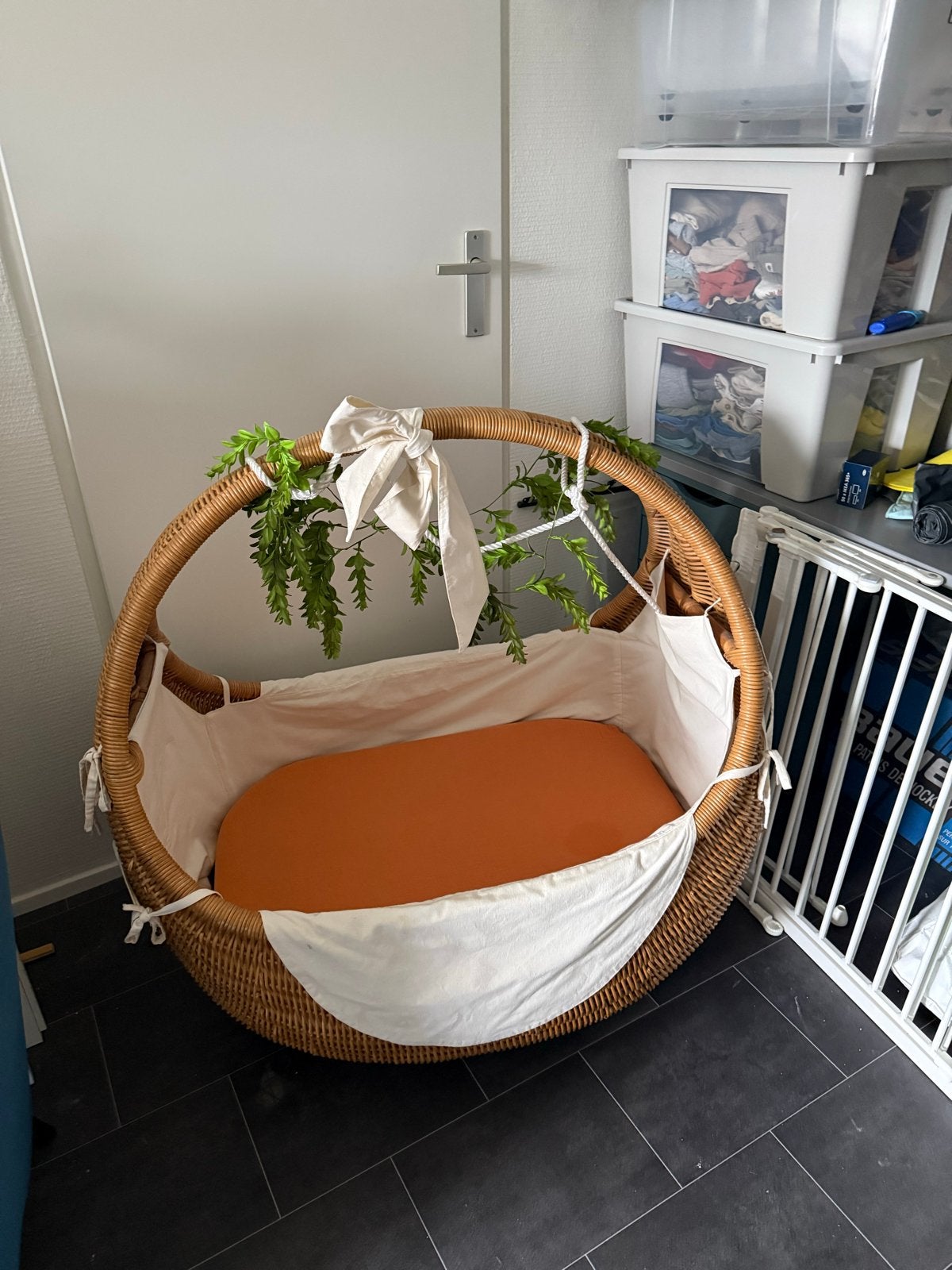 Mooie rotan wieg inclusief matras – natuurlijke uitstraling, Ophalen, Zo goed als nieuw, Wieg