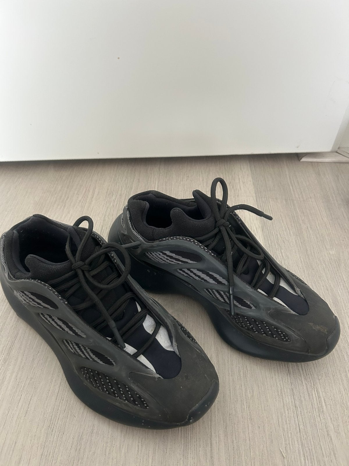 Yeezy 700 V3, Kleding | Heren, Schoenen, Verzenden, Zwart, Sneakers of Gympen, Gedragen