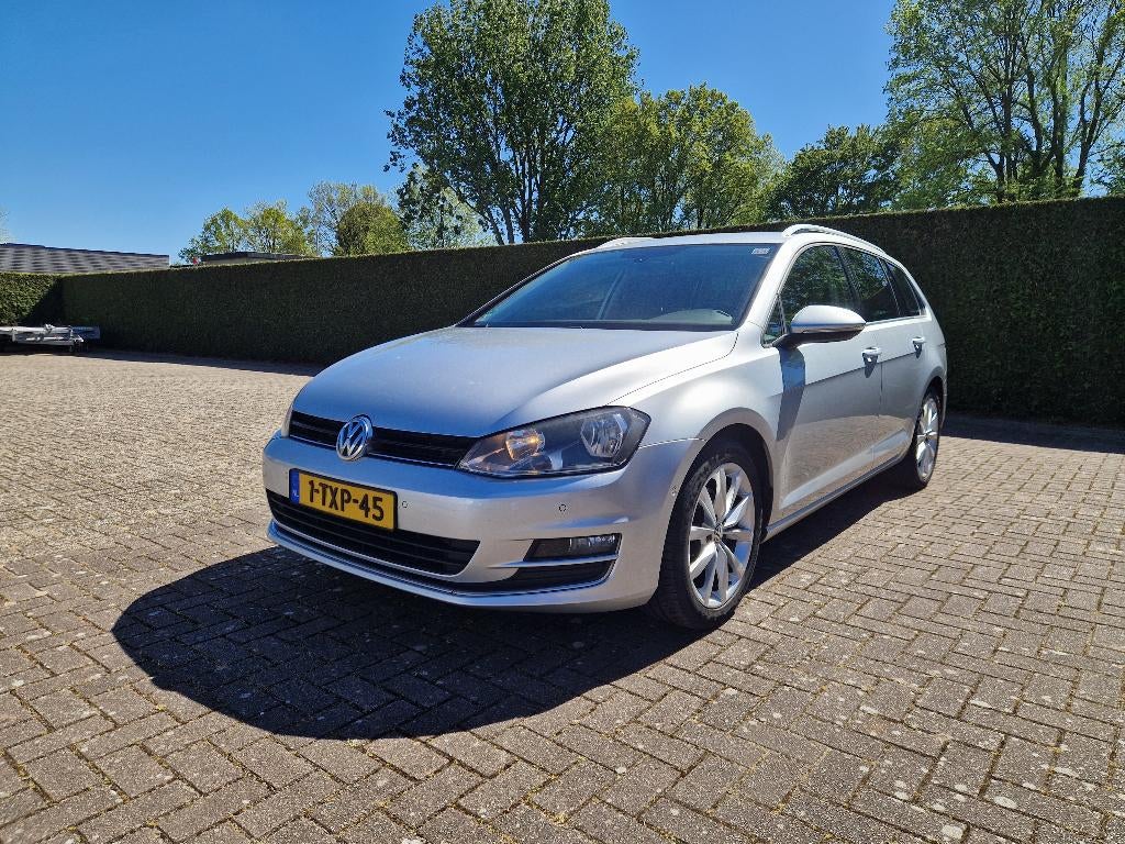 Volkswagen Golf 1.6 TDI 110PK AUT Variant Highline LM*PDC!, Euro 6, 4 cilinders, 700 kg, Navigatiesysteem
