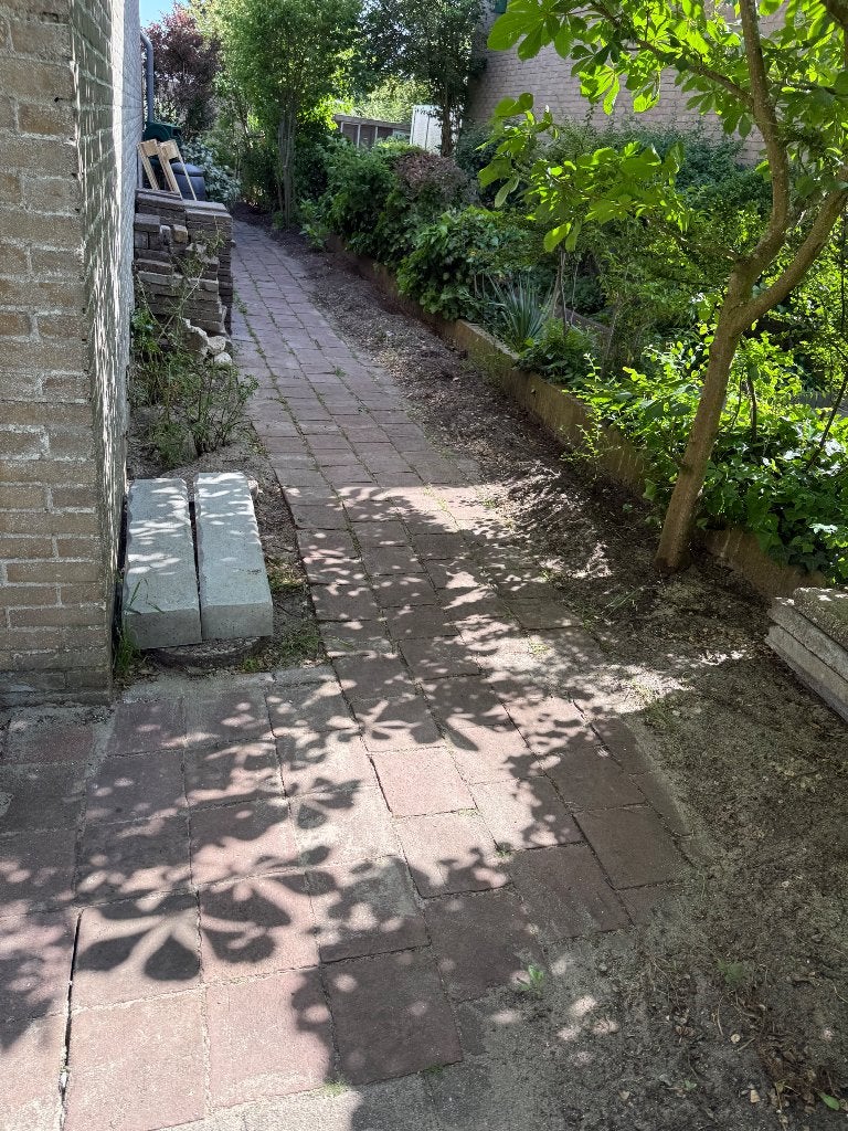 Gratis af te halen: rode tuintegels / klinkers, Ophalen, Gebruikt, Klinkers, Beton