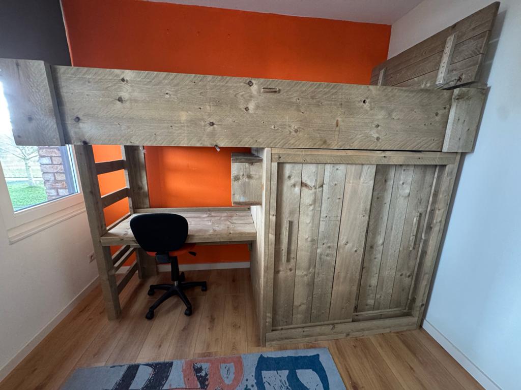 Steigerhouten Hoogslaper met Bureau, Kledingkast en Deken, Ophalen, Zo goed als nieuw, Hoogslaper
