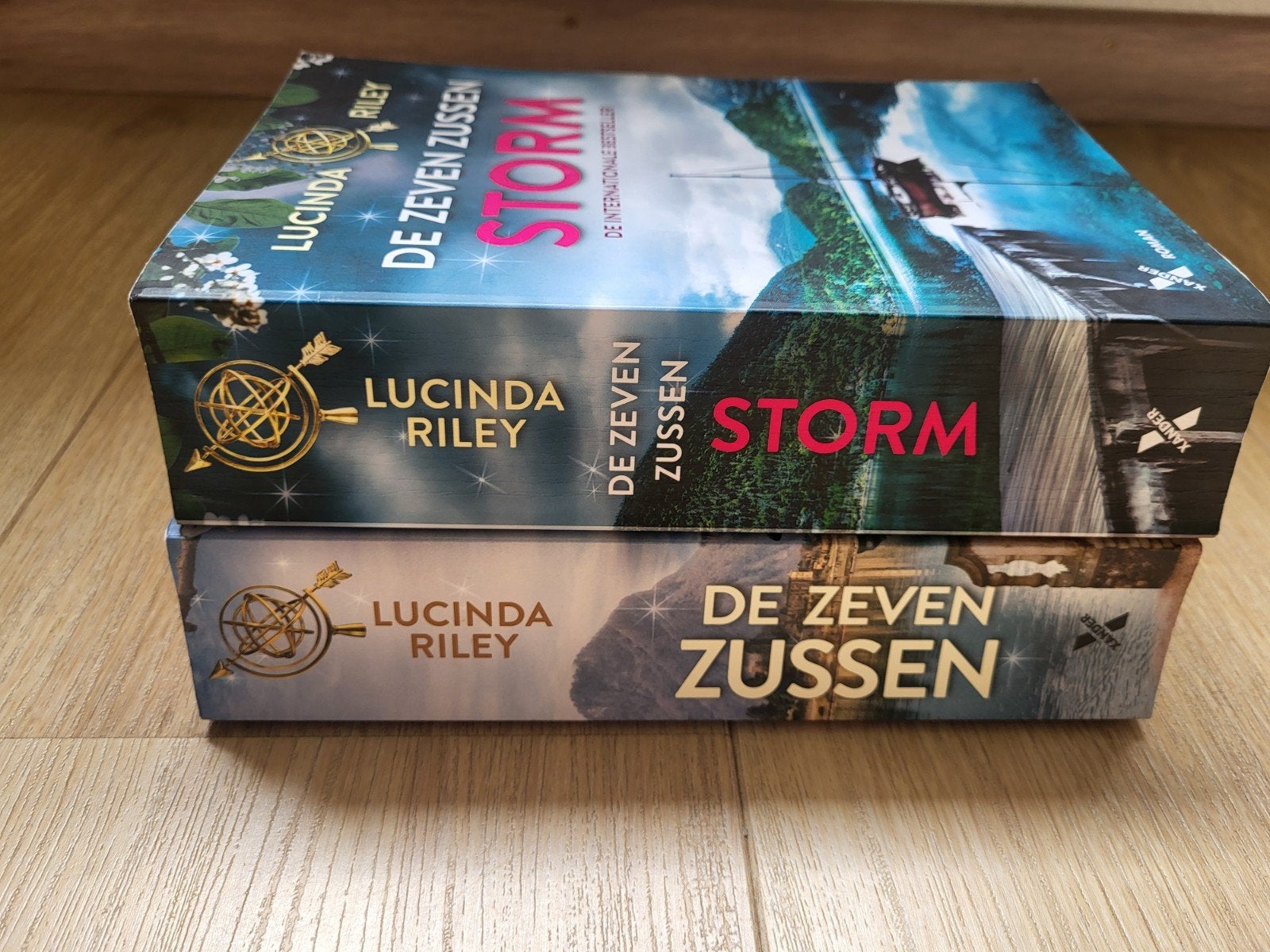 Lucinda Riley - De zeven zussen en Storm. Deel 1 en 2., Ophalen of Verzenden, Gelezen, Lucinda Riley