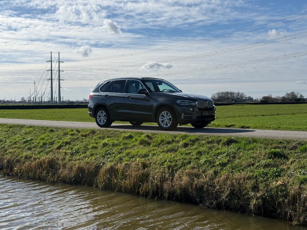 BMW X5 Xdrive 40E Plug-in Hybr Aut8 2015 High Executive, Auto's, Dealer onderhouden, X5, 4 cilinders, Bi-Xenon koplampen