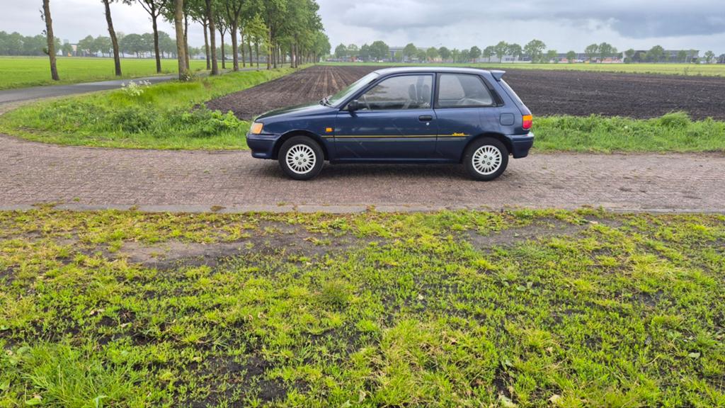Toyota Starlet 1.3 XLI 12V E2 1995 Blauw, Auto's, 4 cilinders, Blauw, Origineel Nederlands, Handgeschakeld