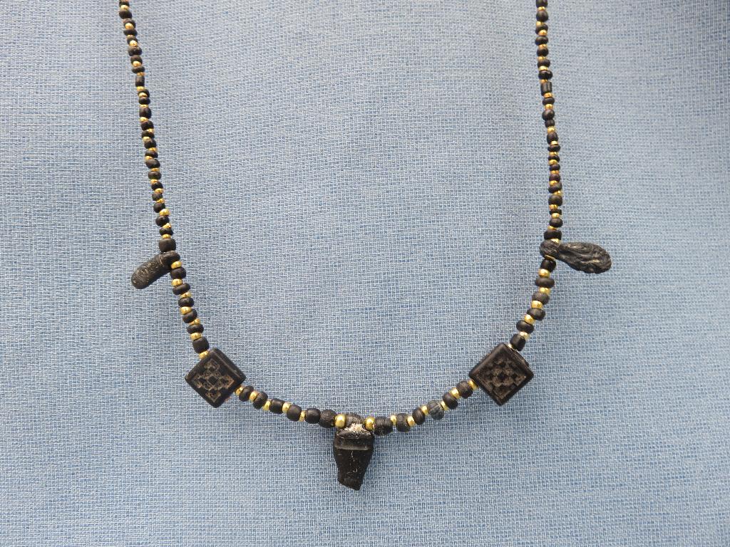 Romeinse rijk, glas snoer ca. 2000 jaar oud - bodemvondst, Sieraden, Tassen en Uiterlijk, Antieke sieraden, Ophalen of Verzenden