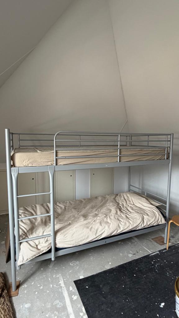 Stevig metalen stapelbed - Ideaal voor kleine ruimtes, Ophalen, Gebruikt, 90 cm, 160 tot 180 cm