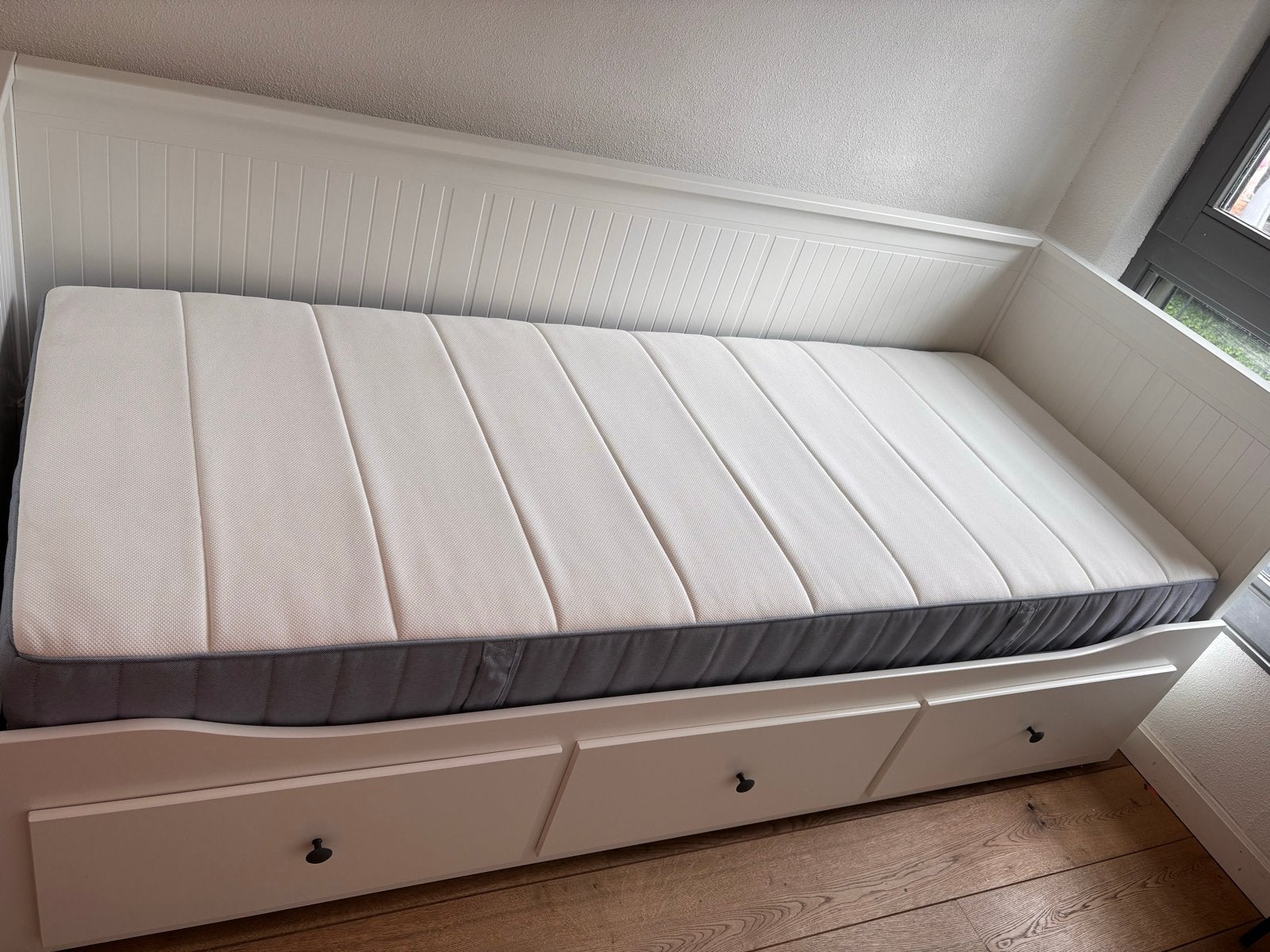 IKEA Hemnes Bedbank met 3 lades en 2 matrassen, Ophalen, Eenpersoons, Wit, Zo goed als nieuw