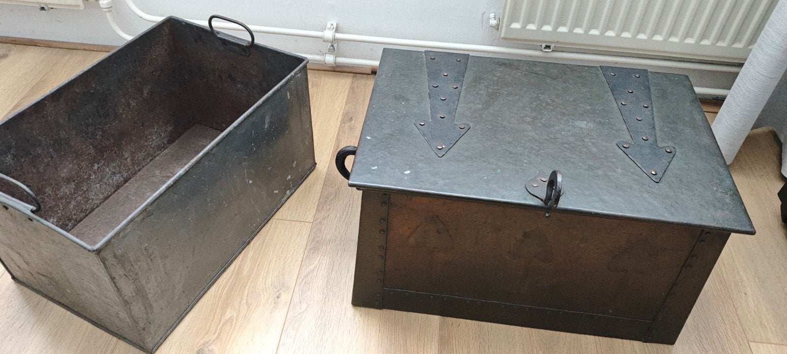 Antieke koperen kist met ijzeren beslag, Antiek en Kunst, Ophalen, Koper