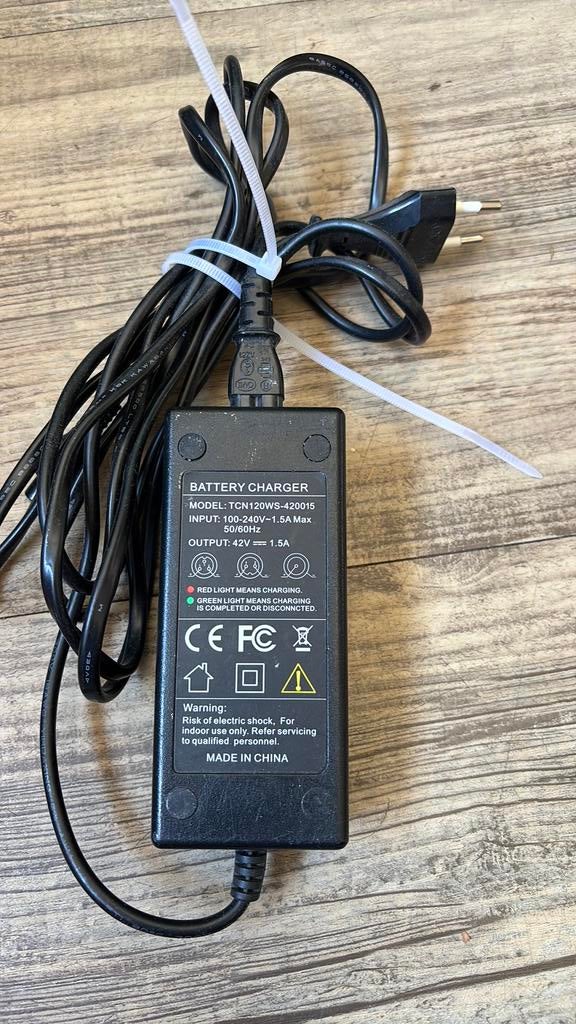 Battery charger Model TCN120WS-420015, Ophalen of Verzenden, Gebruikt