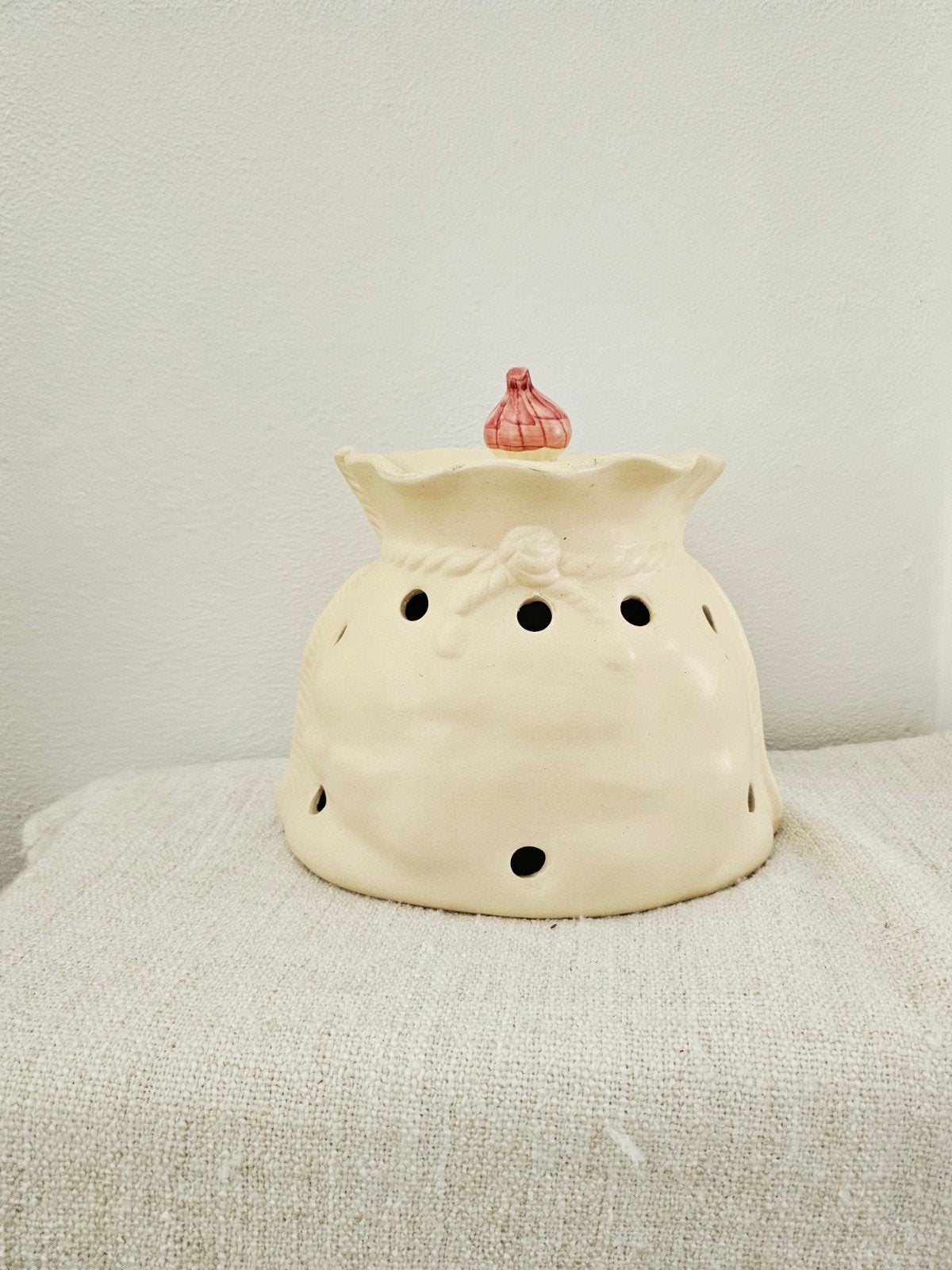 Vintage Knoflookpot Keramiek - Crème met Roze Knoflook, Ophalen, Vintage, Gebruikt, Beige