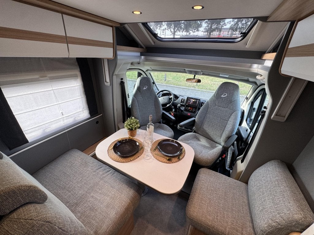Dethleffs Just 90 T 7052 ENKELE BEDDEN+HEFBED ZONNEPANEEL, 6 tot 7 meter, Bedrijf, Tot en met 4, Minder dan 3 maanden geleden