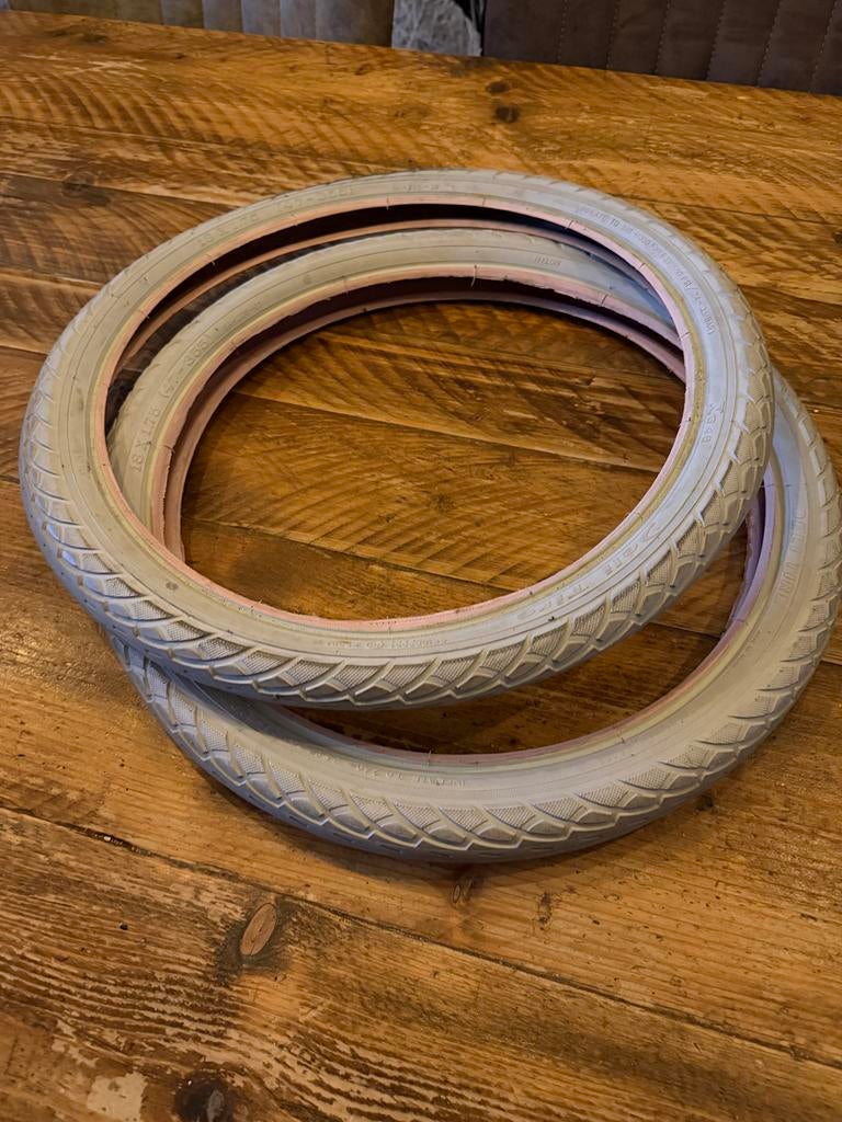 Creme kleurige buitenbanden voor 18 inch fiets - Zo goed als, Band, Kinderfiets, Ophalen of Verzenden, Zo goed als nieuw