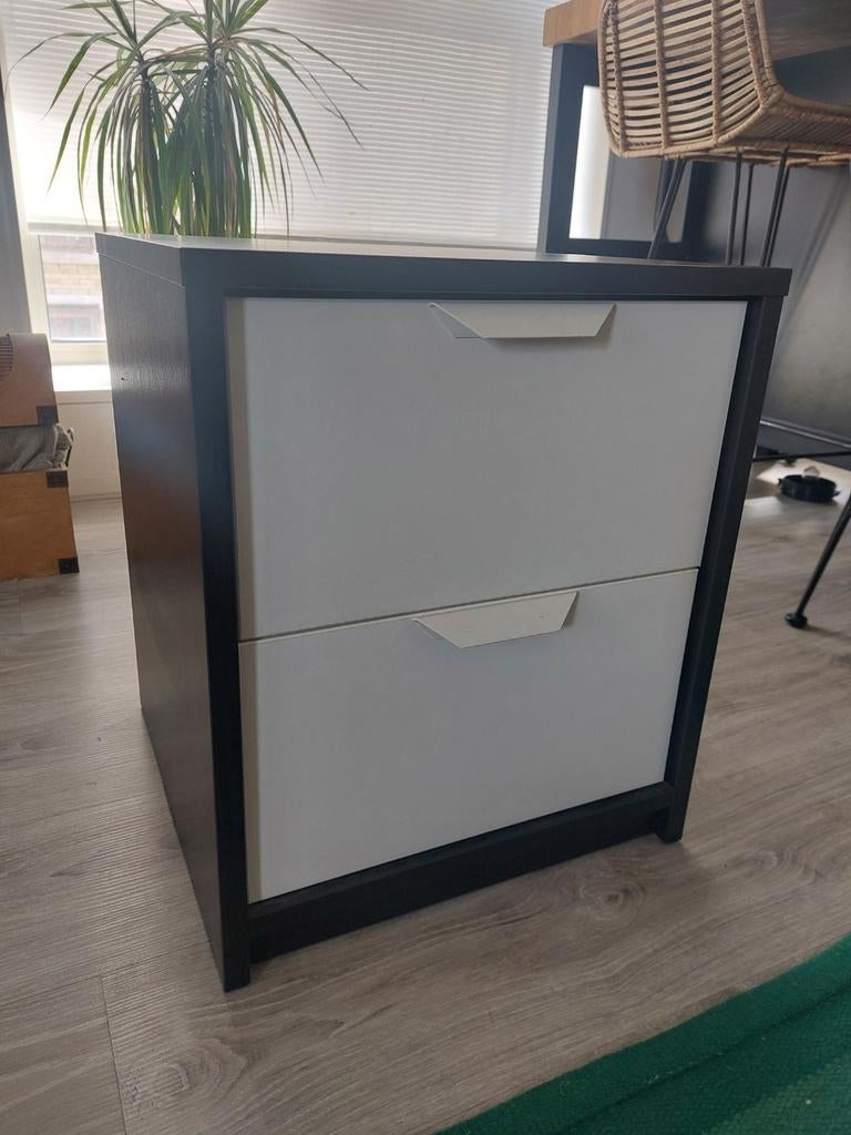 Nachtkastje met twee lades, Ophalen, Minder dan 50 cm, 1 of 2 laden, Zo goed als nieuw