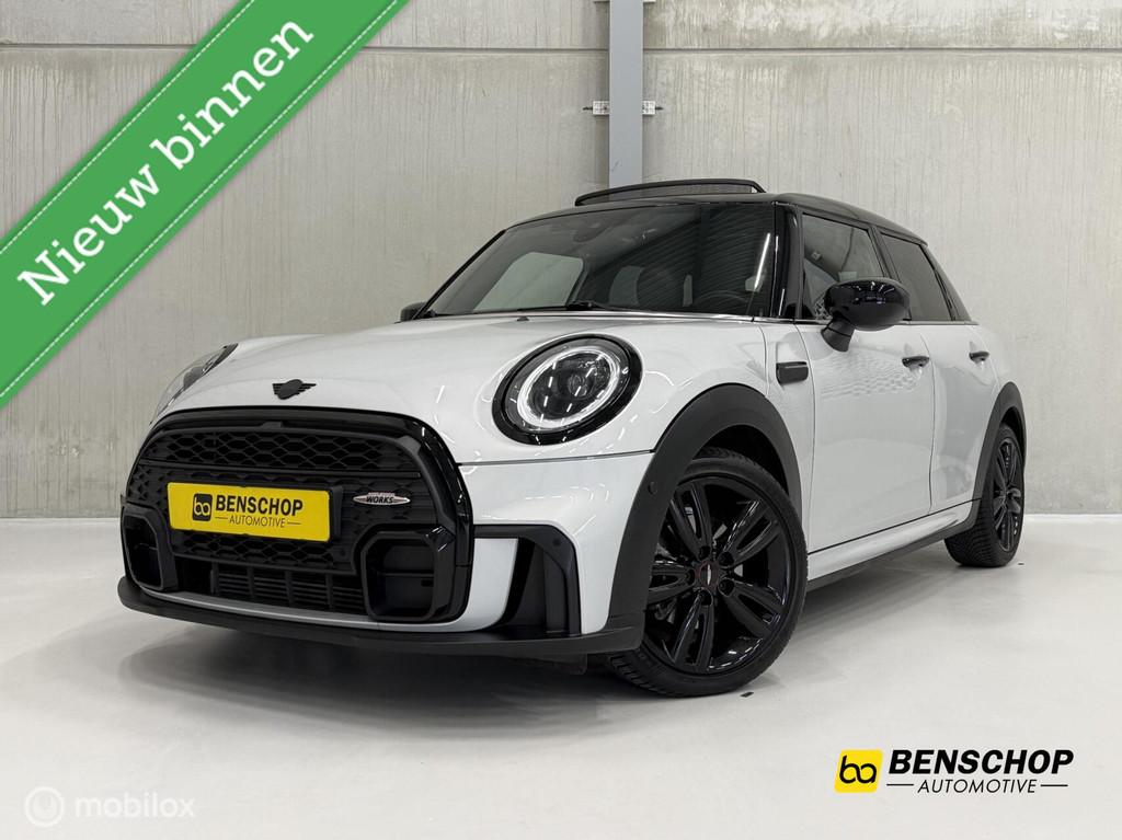 Mini Mini 1.5 Cooper JCW Panodak Leer Navi Carplay Camera 5, Auto's, 136 pk, Zwart, Wit, Leder