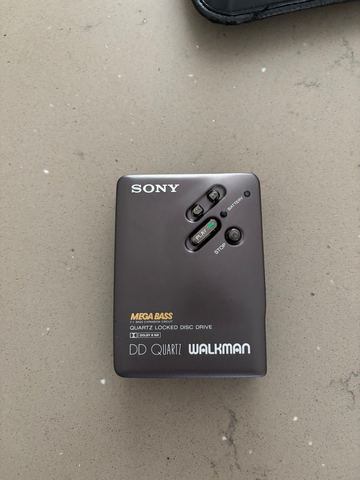 Sony Walkman DD Quartz Mega Bass Dolby NR met hoesje, Ophalen, Walkman