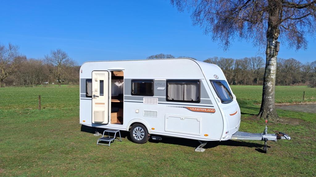 Keurige LMC Style 420 D '18 met Mover en Luifel, Caravans en Kamperen, Caravans, Standaardzit, Bedrijf, Tot en met 4, Dwarsbed