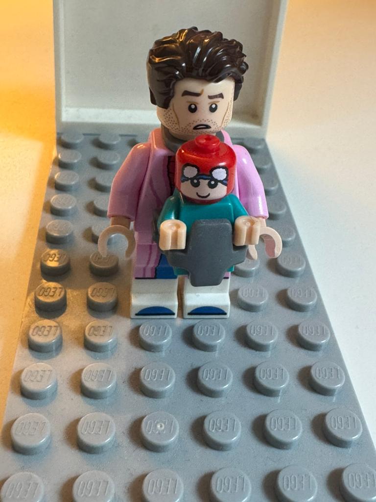 LEGO minifiguur Peter Parker & dochtertje Mayday Parker, Marvel, Lego, Ophalen of Verzenden, Zo goed als nieuw