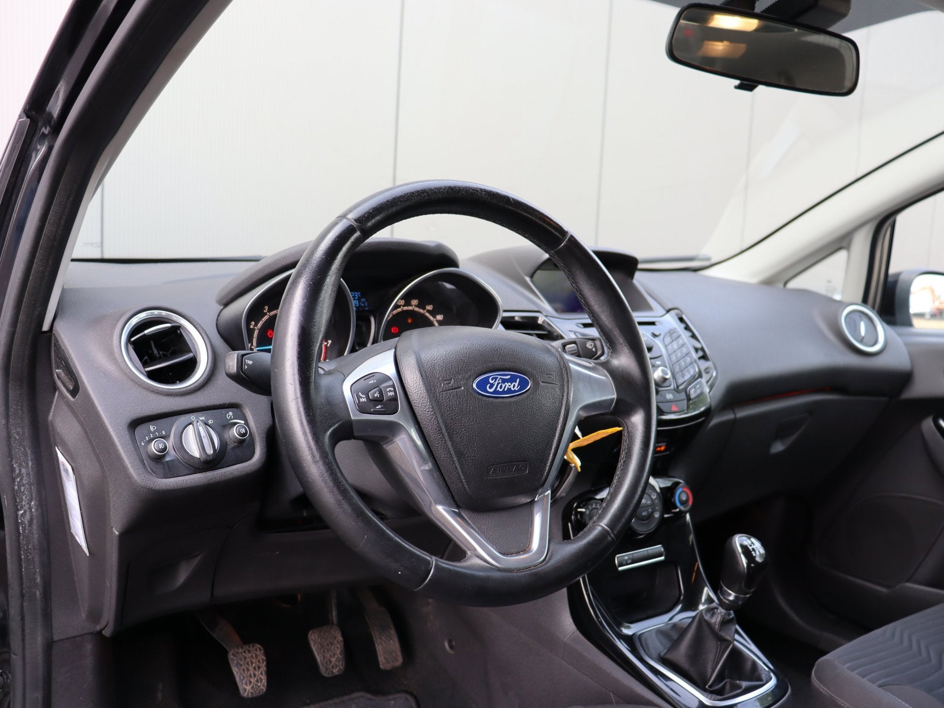 Foto 10 van Ford Fiesta 1.0 EcoBoost Titanium airco org NL