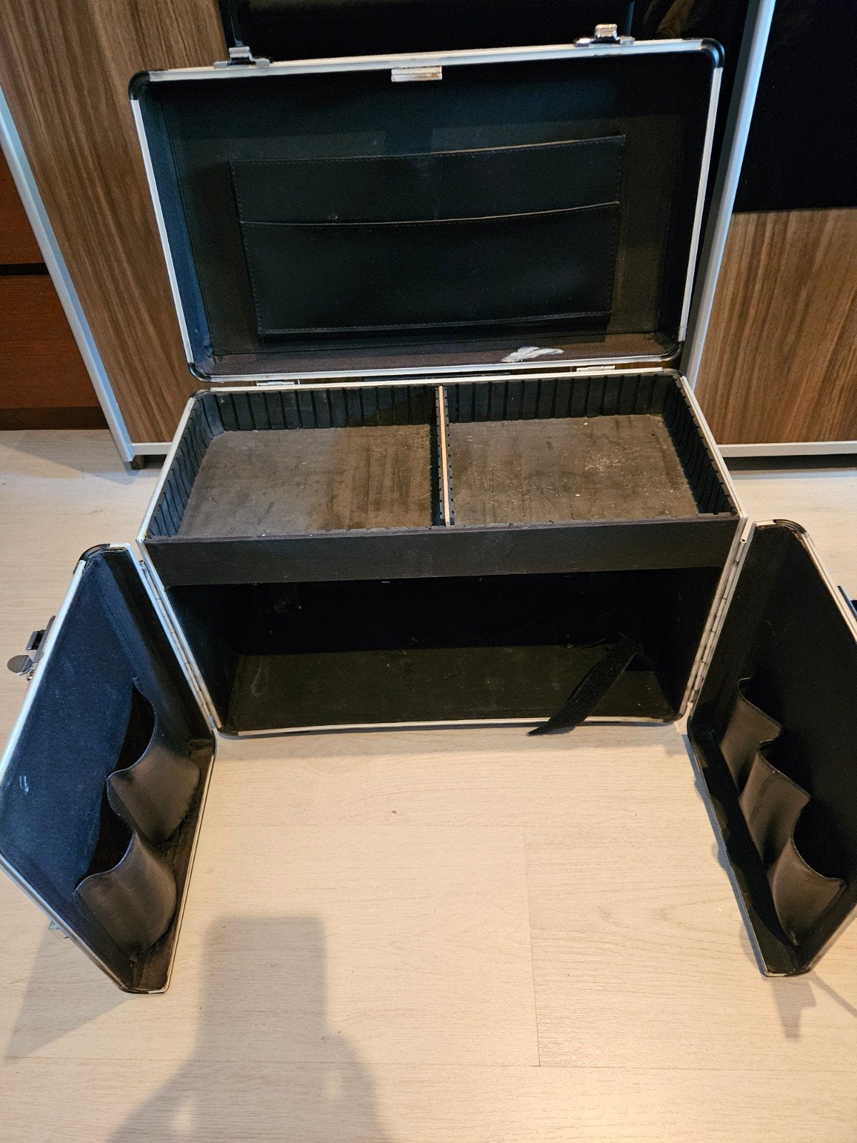 Professionele make-up koffer met wielen en slot, Sieraden, Tassen en Uiterlijk, Beautycases, Gebruikt, Zwart, Ophalen of Verzenden