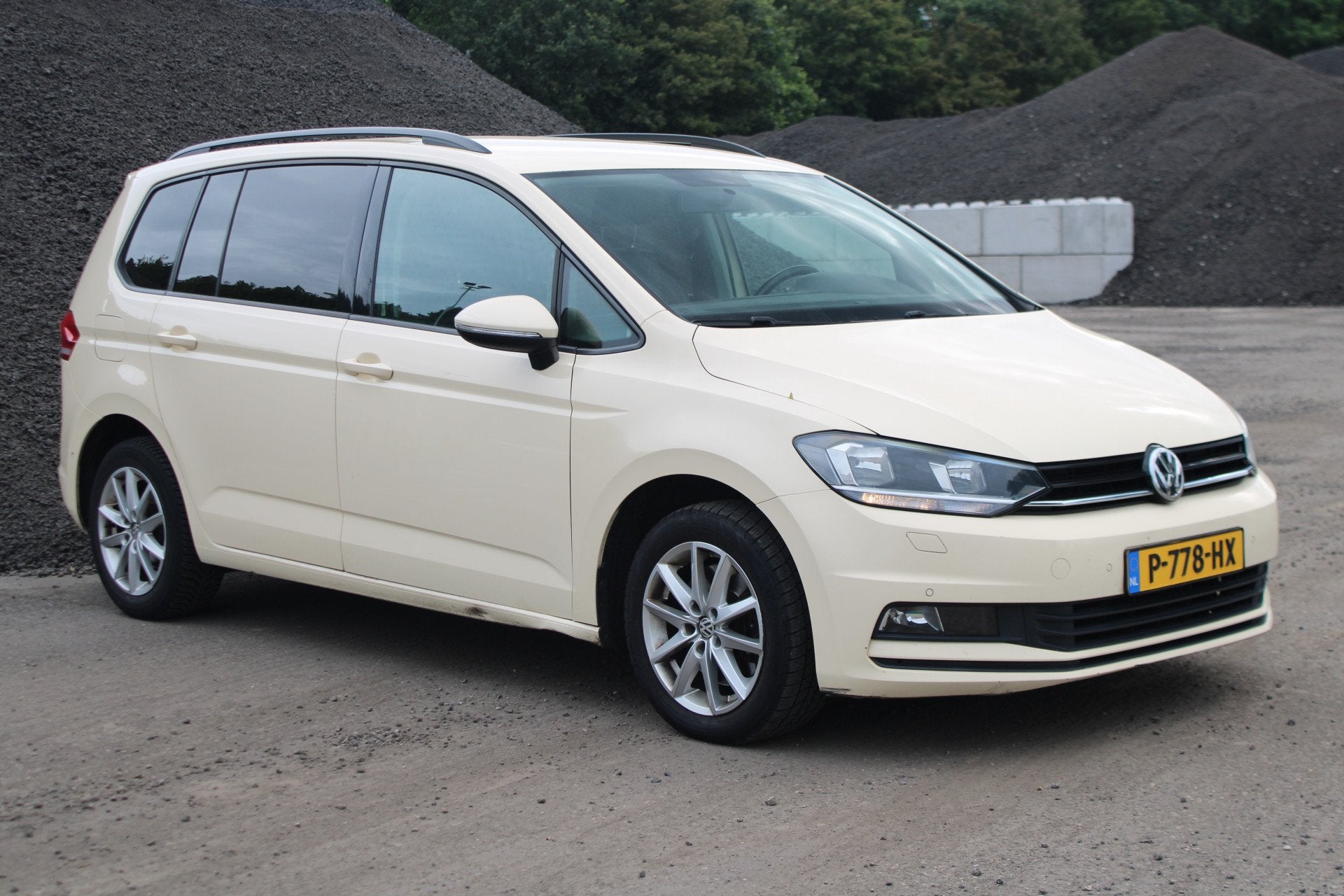 Volkswagen Touran 1.6 TDI SCR Connected Series 7p (bj 2018), Auto's, Gebruikt, 7 stoelen, Leder, Bedrijf
