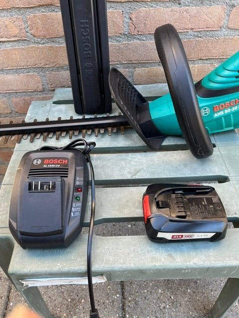 BOSCH ACCU HEGGENSCHAAR AHS 50-20 LI+ACCU 18 V 2,5 AH SNELLA, Ophalen of Verzenden, Gebruikt, Accu, Bosch